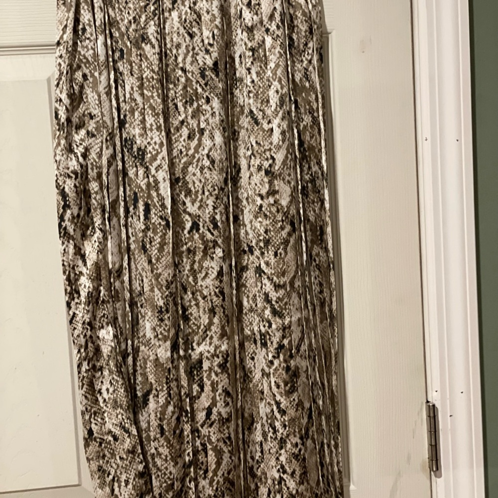NWOT DKNY boutique animal print pleated skirt. Gorgeous - Picture 9 of 17
